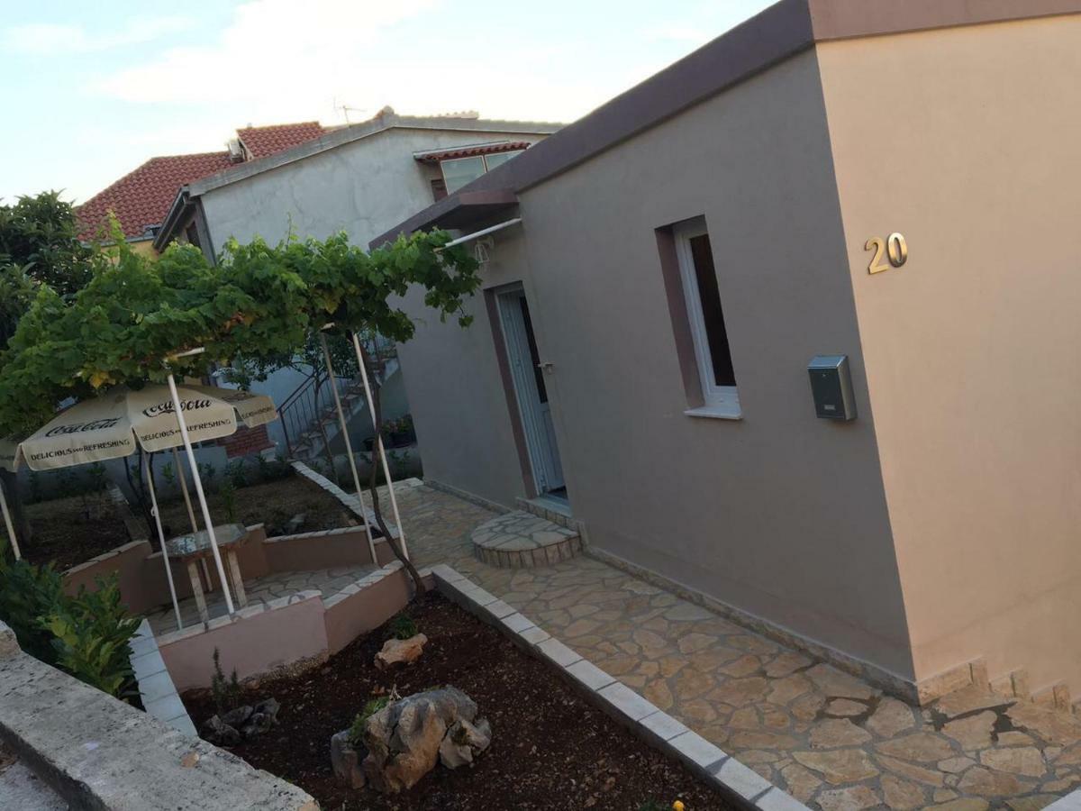 Apartman Ana Trogir Bagian luar foto